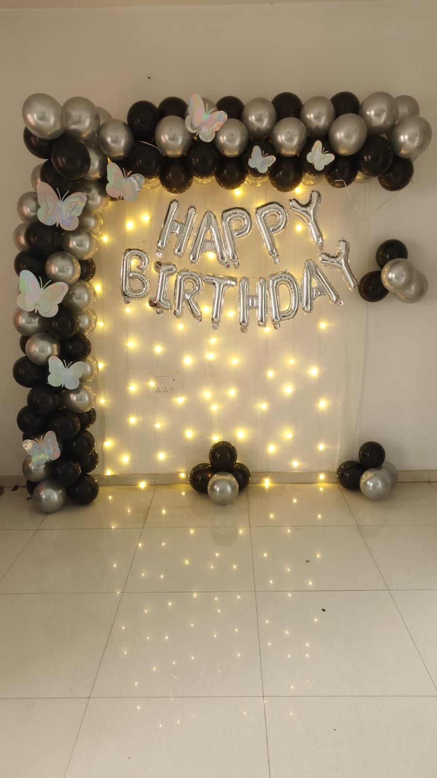 Black and sliver balloon arch 
