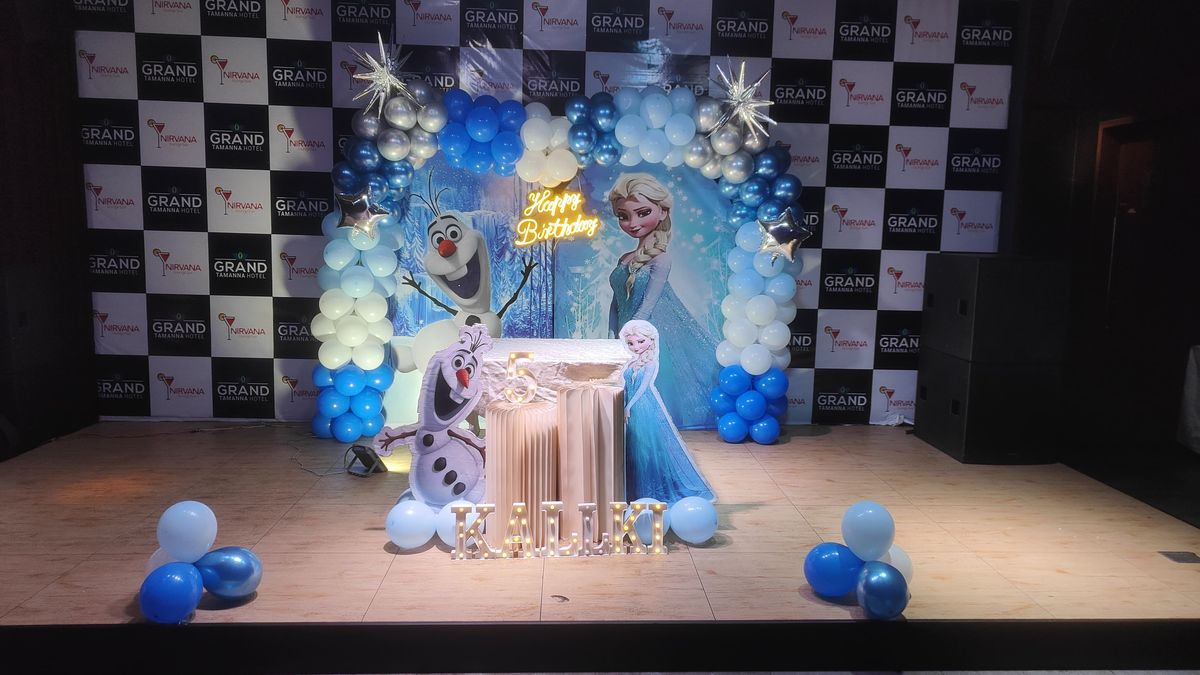 Frozen theme stage decoration 