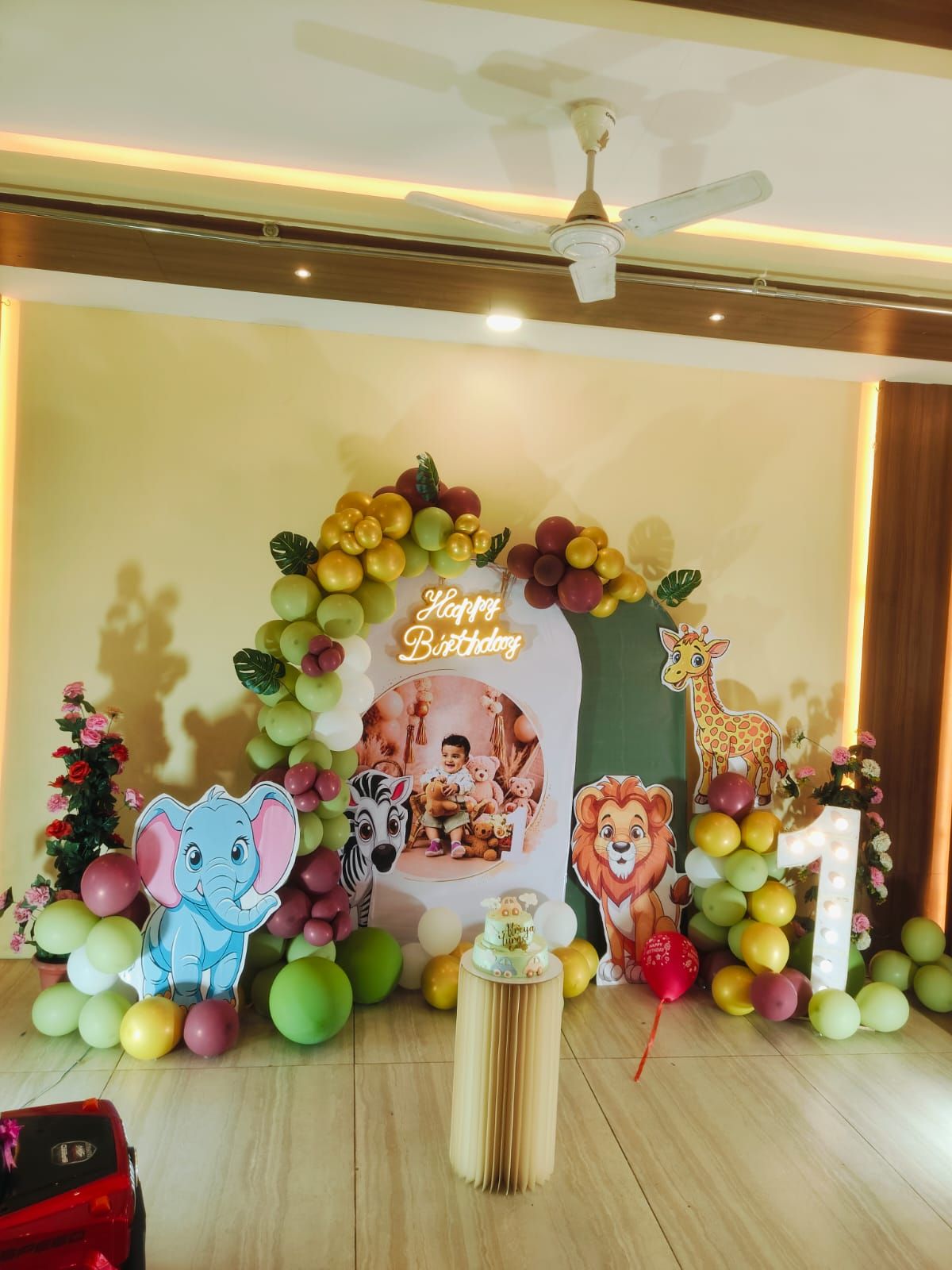 Jungle theme birthday decoration 