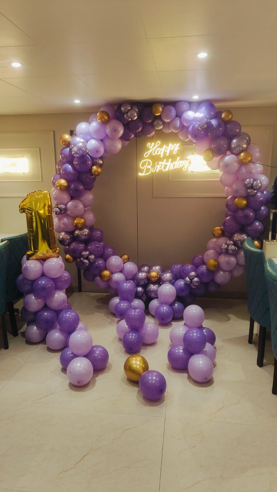 Purple balloon decoration 