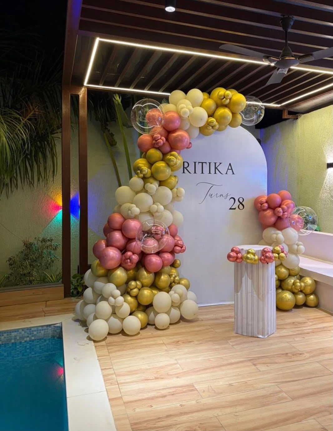 U shape theme decoration 