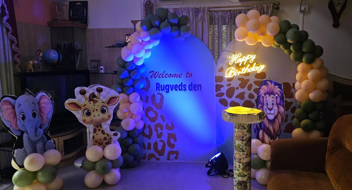 Jungle theme birthday decoration 