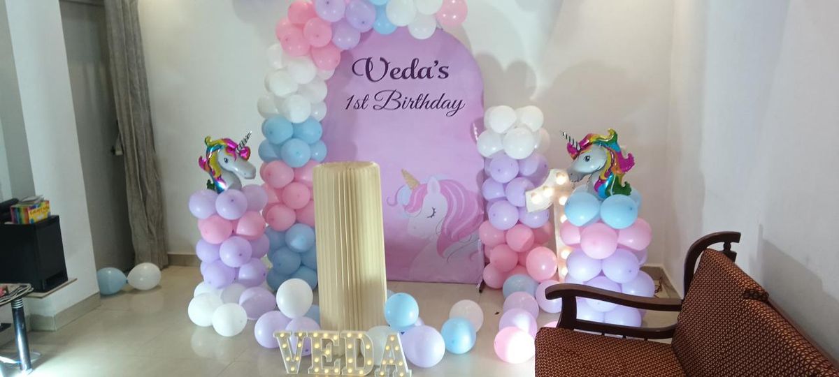 Unicorn theme U panel with age number light 