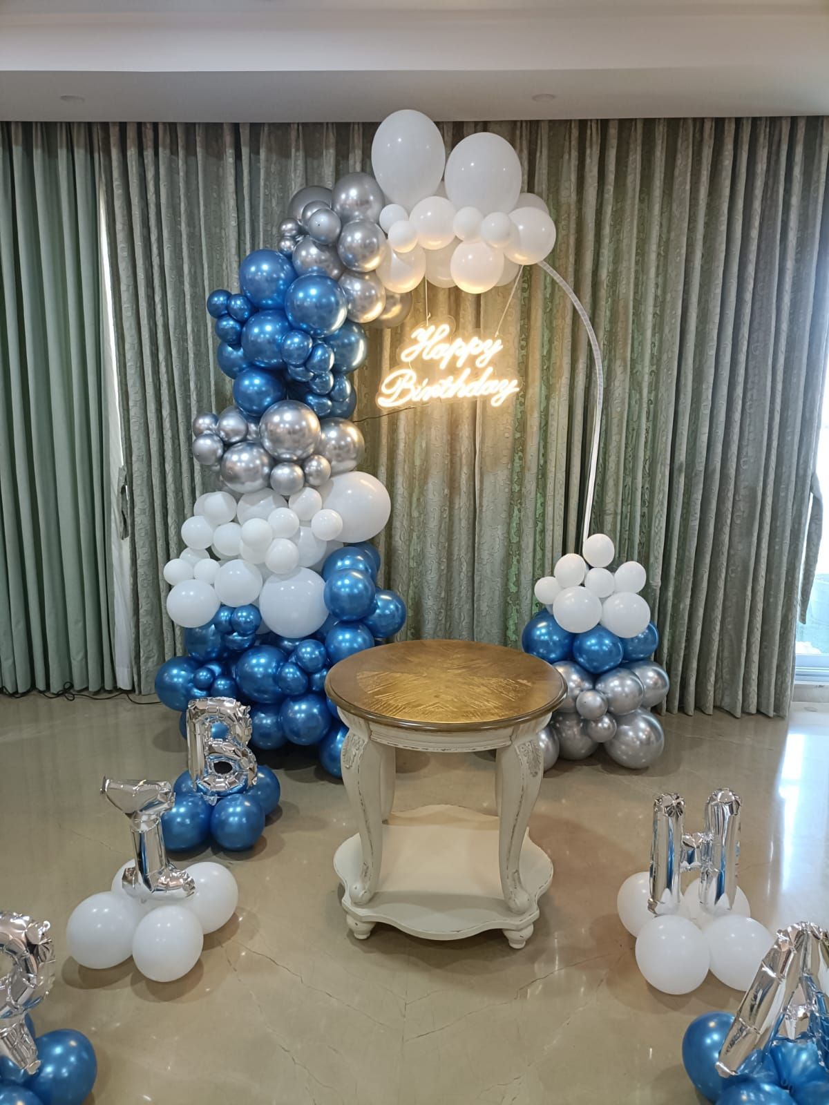 Blue and sliver balloon decoration 
