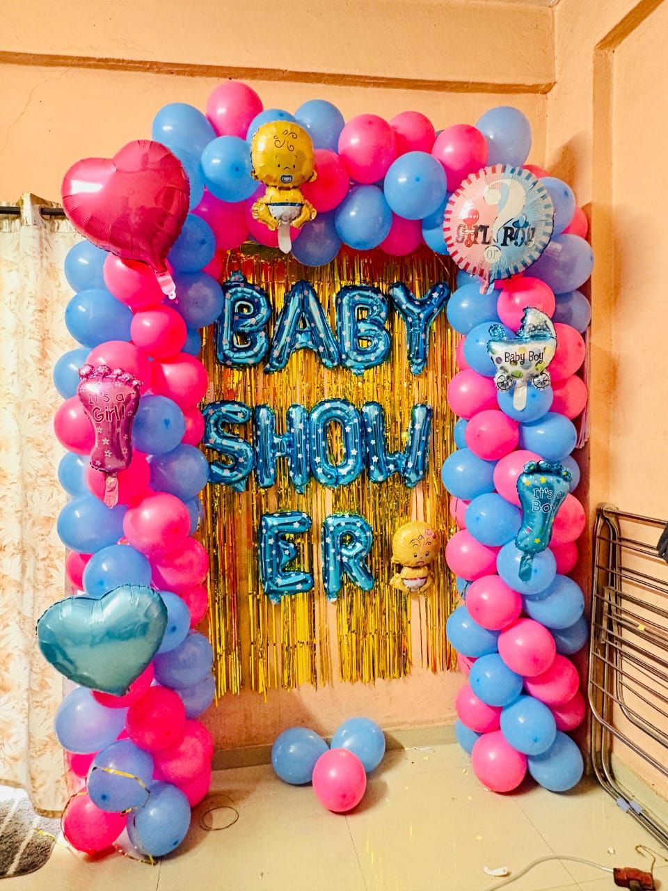 Baby shower U shape arch on wall 