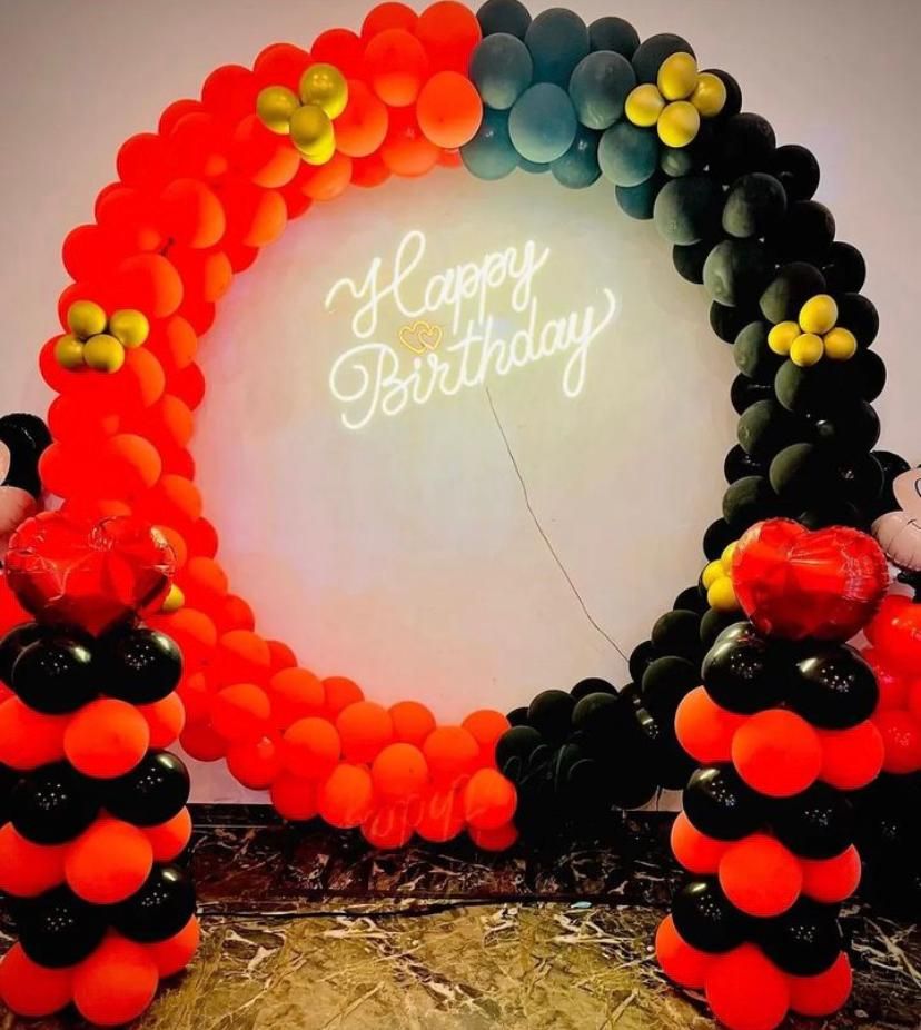 Red and black balloon ring birthday decoration 